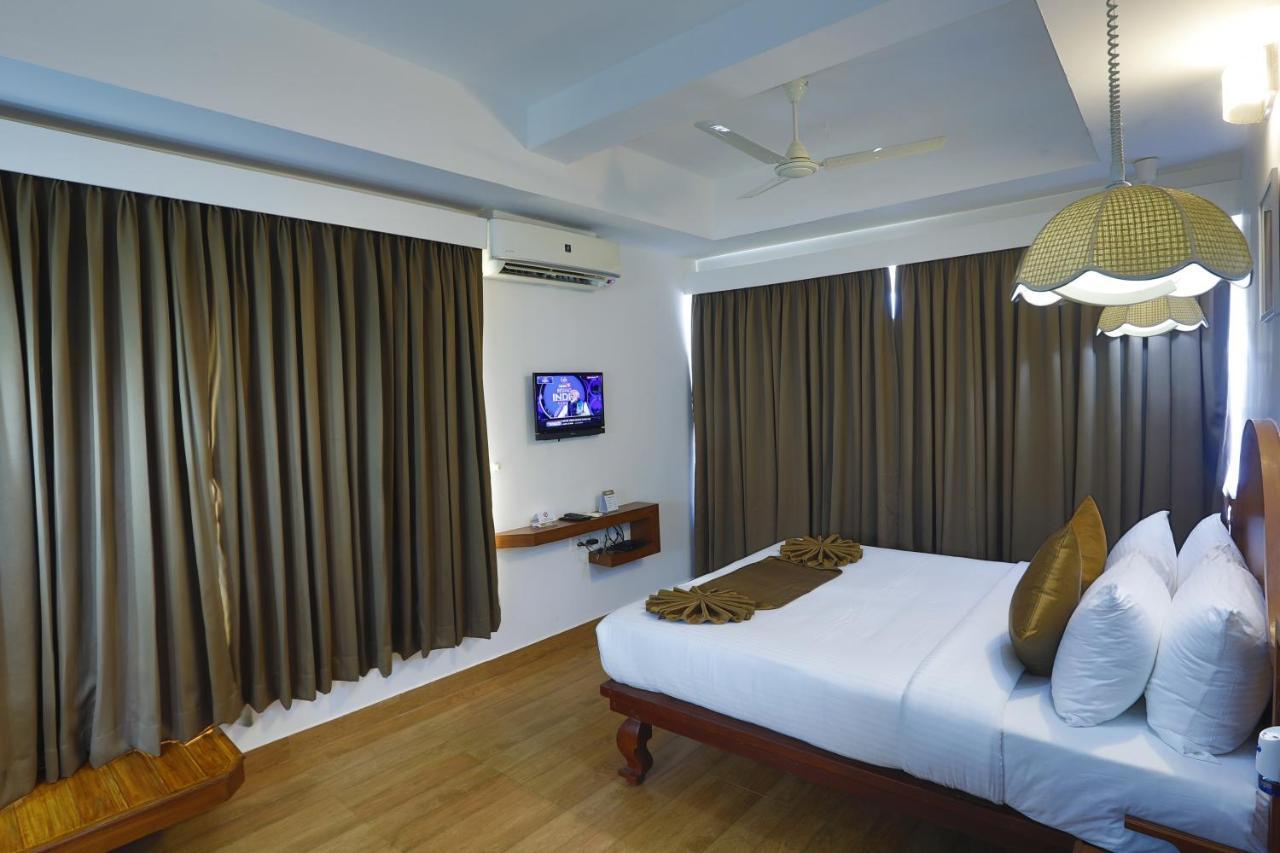 Hotel Panchavady Tiruvalla Eksteriør billede